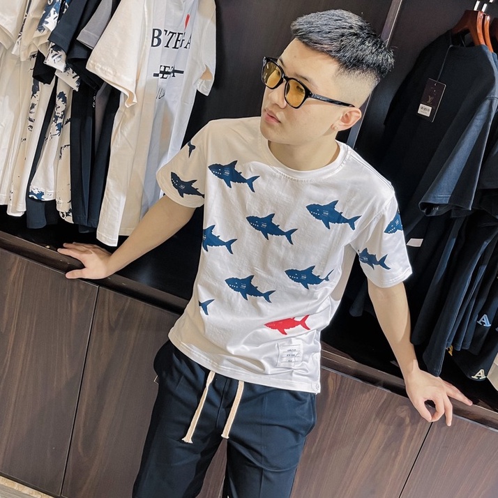 Áo Thun , Áo Phông Cổ Tròn Nam Nữ  Dập Hình Cá Mập Phối Xẻ Tà Chất Cotton Cao Cấp  3SIZE STORE