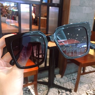 Kính Vuông Chữ Bản Lớn