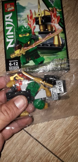 Lắp ráp 1 hộp LegoNinja SX3029 có nhiều chi tiết