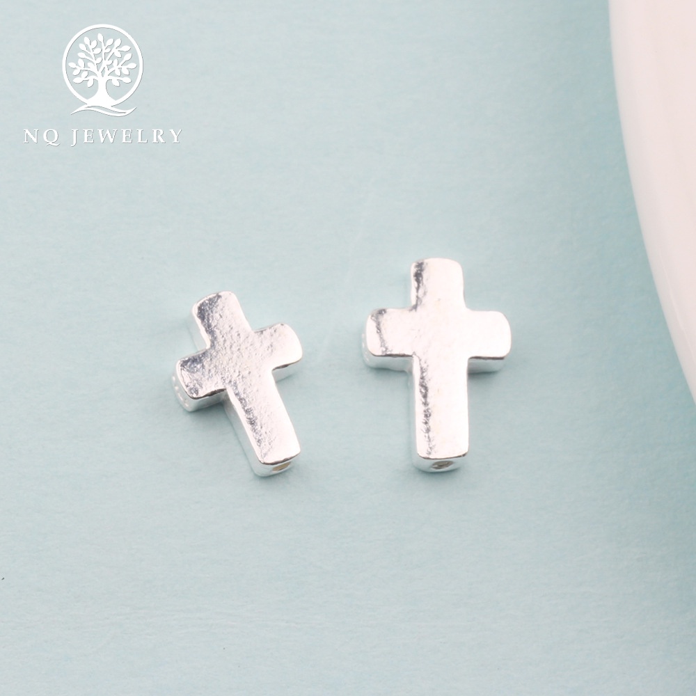 Charm bạc trắng hình thánh giá xỏ ngang - NQ Jewelry