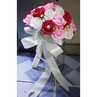 Hoa cưới cầm tay hoa sáp màu hồng đỏ