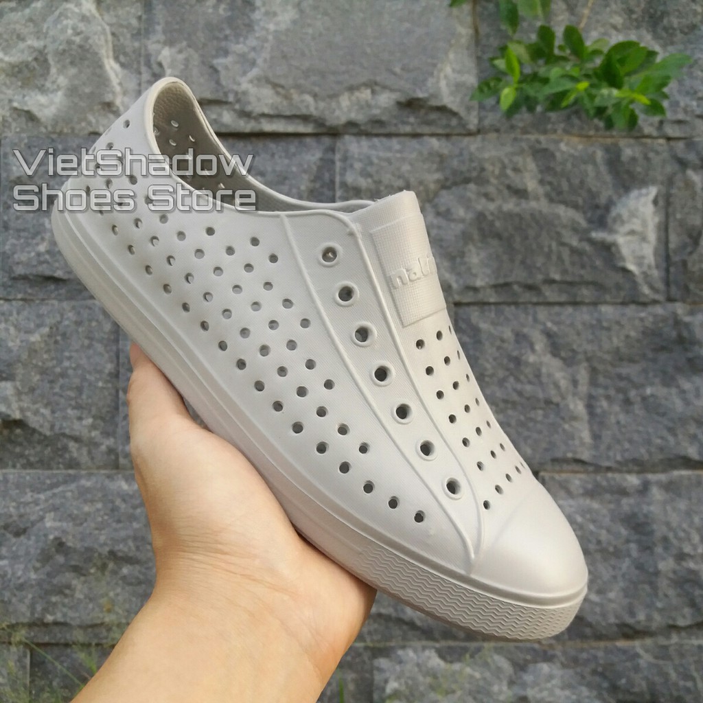 Giày nhựa siêu nhẹ nam nữ - Chất liệu nhựa xốp siêu nhẹ, không thấm nước - Màu ghi nhạt viền trắng