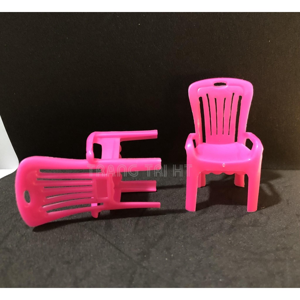 Mô hình ghế nhựa hồng đồ chơi trang trí nhà búp bê