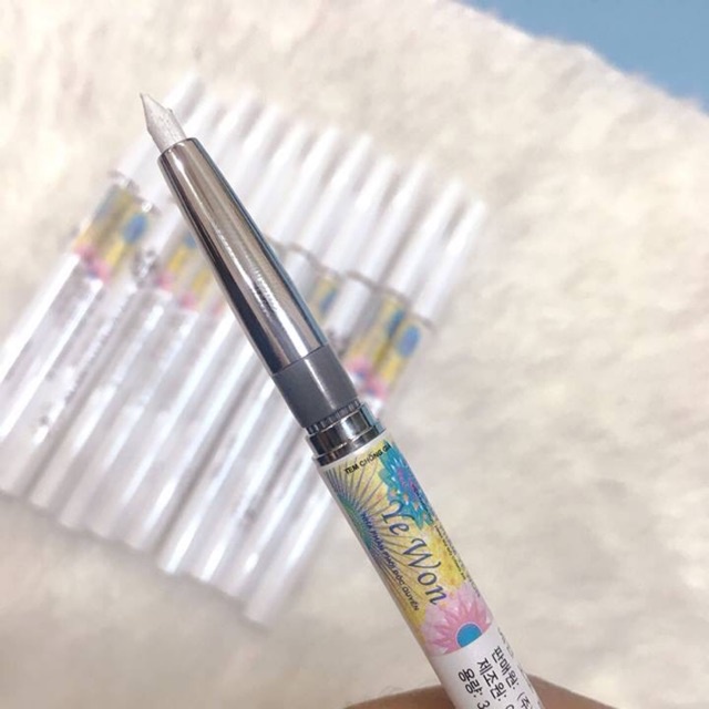 Chì kẻ mí nhũ Yewon Auto Glitter Eyeliner Pen,camelo,sang trọng.mã DB00045