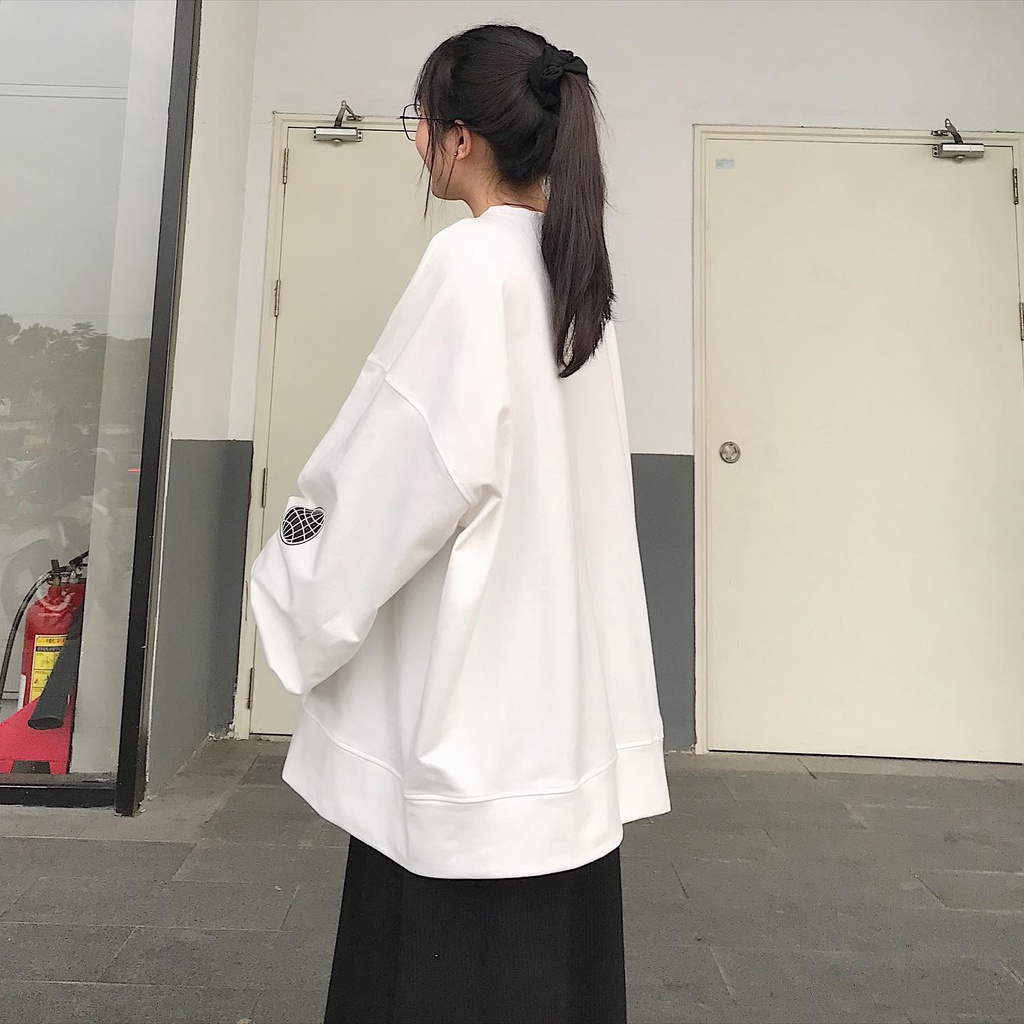 Áo sweater da cá form rộng tay bo họa tiết chữ - 1861 IAMC.Closet | BigBuy360 - bigbuy360.vn