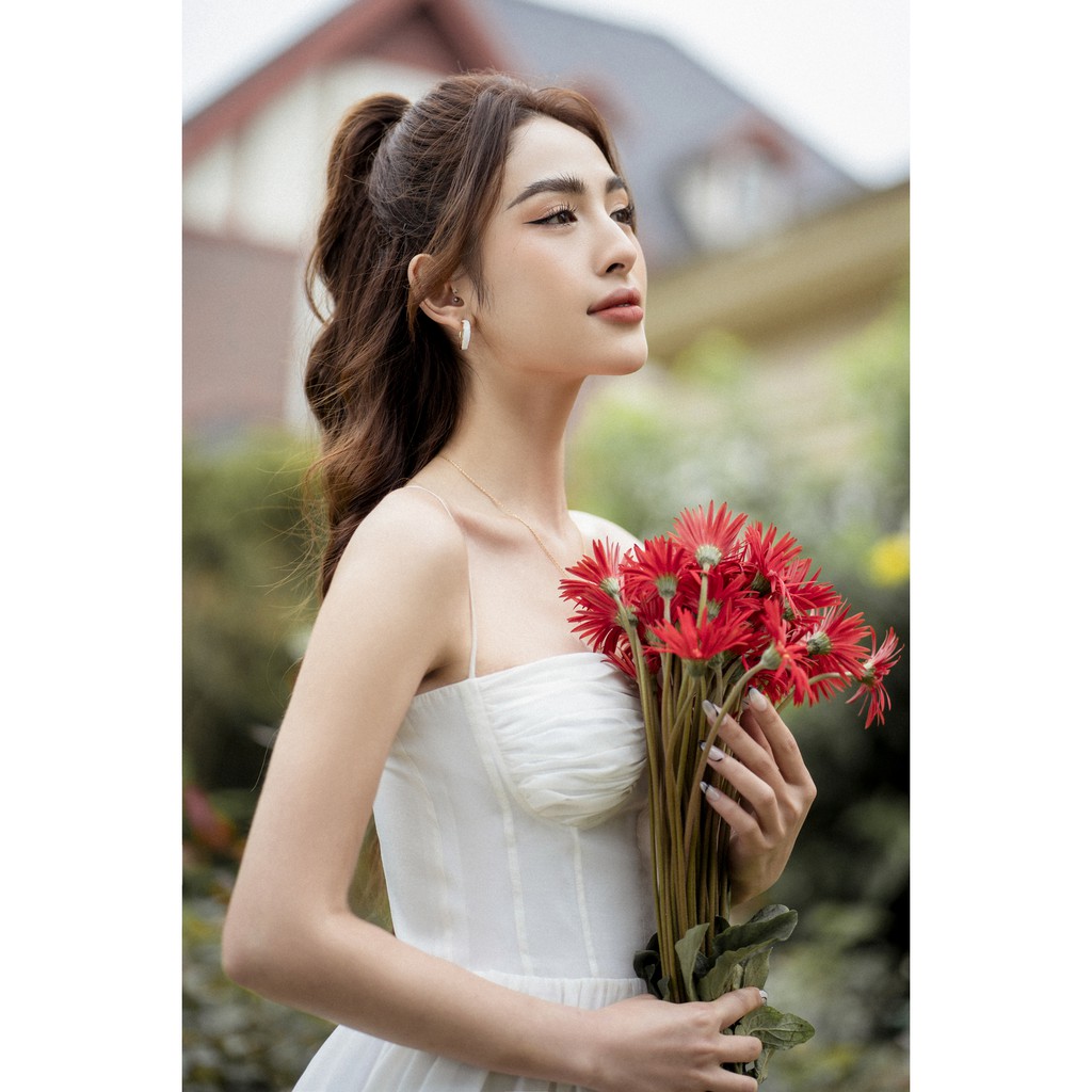 Đầm dai dây RECHIC babydoll xếp ly ngực Dulcie màu trắng | BigBuy360 - bigbuy360.vn