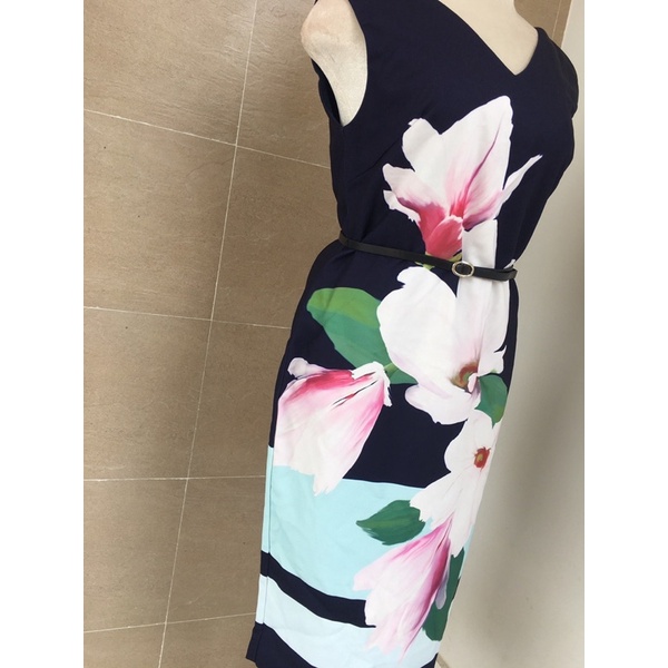 Đầm TED BAKER in hoa rất đẹp 🍀🍀🍀