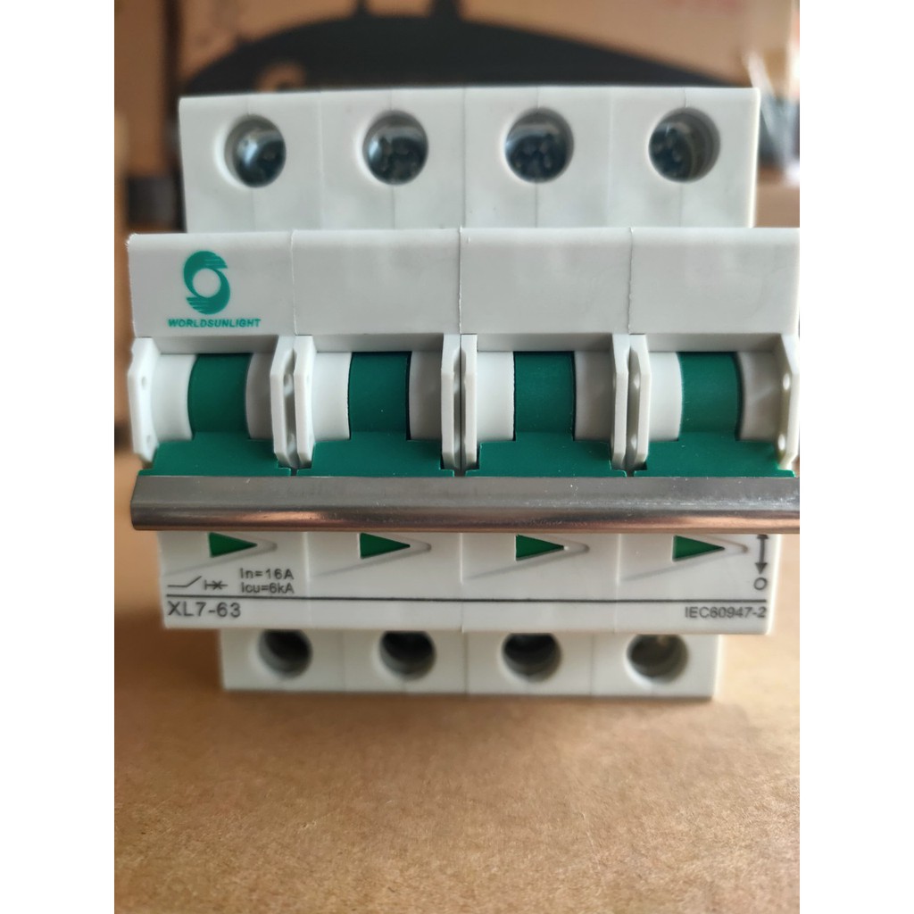 Bộ ngắt mạch CB điện một chiều cầu dao điện DC cho Solar Năng Lượng Mặt Trời XL7-63 DC 1000V 4P 16A
