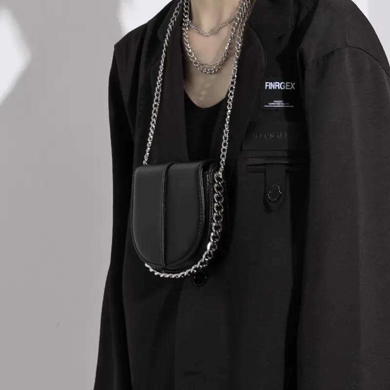 Túi đeo chéo kích thước nhỏ phối dây xích thời trang 2021 phong cách dạo phố