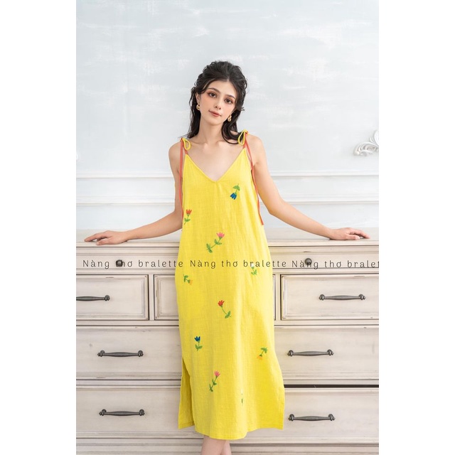 Đầm muslin thêu tay