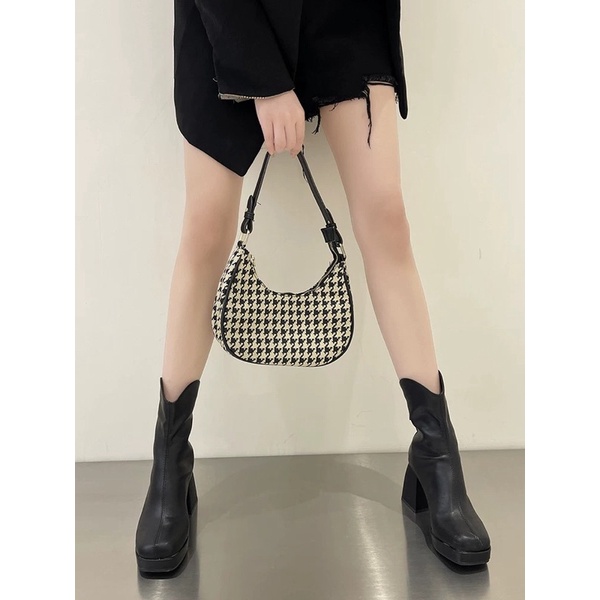 Boots nữ cổ V ngắn da mềm ôm chân đế vuông cao 9cm có khoá kéo