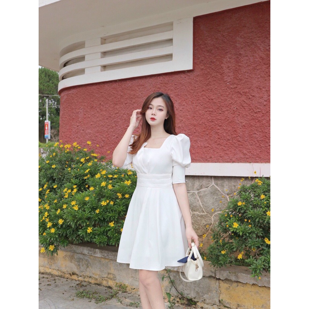 ĐẦM TRẮNG DỰ TIỆC CỔ ĐẮP XẾP LY VUÔNG TAY LỖ DÁNG XÒE | BigBuy360 - bigbuy360.vn