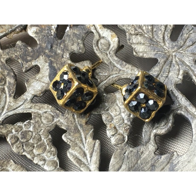 Bông tai xỏ nhỏ vintage - hình vuông đính rhinestone