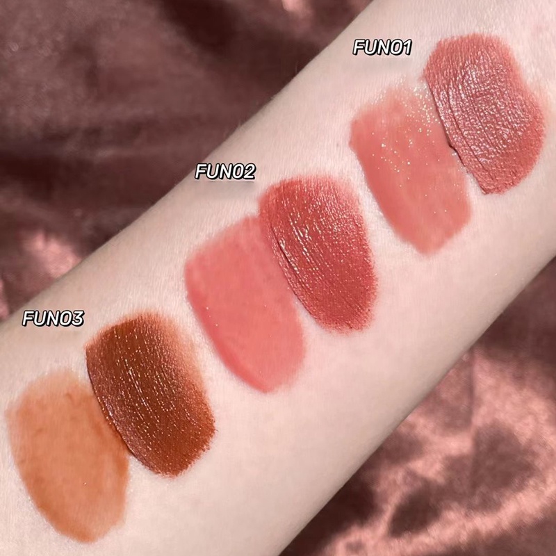 Son Môi Hai Đầu Lì Màu Đỏ Với Tông Màu Bóng Nước Crh