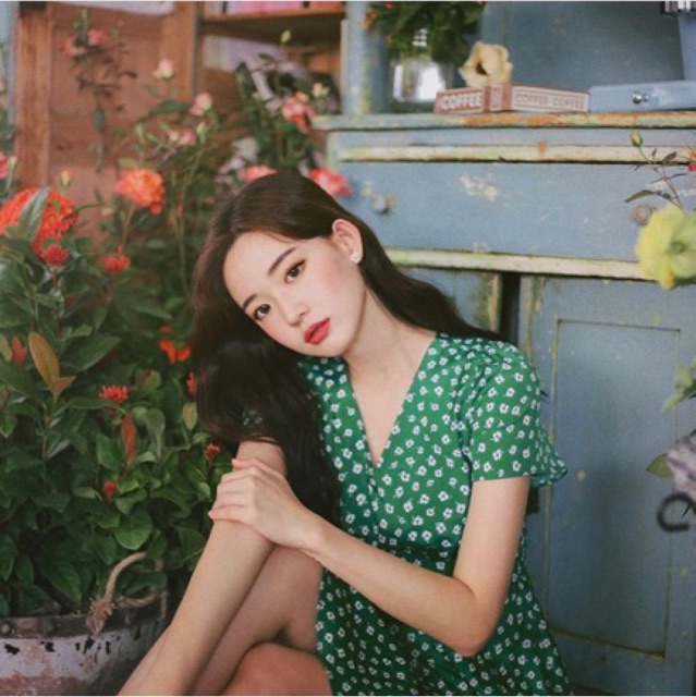 Đầm hoa nhí Blapink đầm lụa xoè cổ tim màu xanh nữ tính dịu dàng