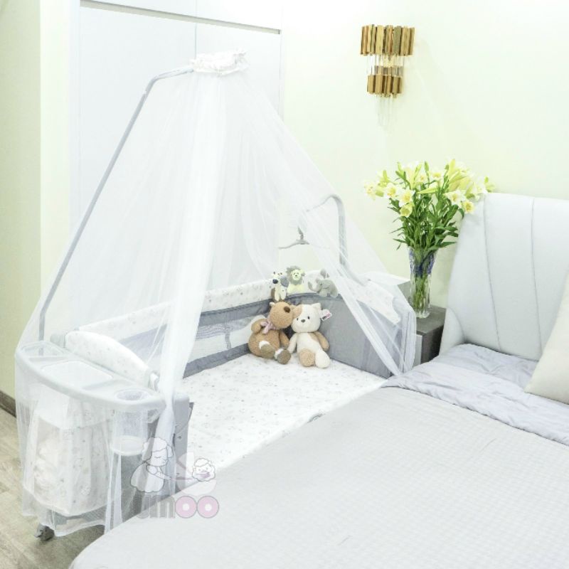 Nôi đưa điện Umoo 13166, Nôi cũi Umoo đa năng UM-08108 hạ thành kèm màn, treo nôi, có bánh xe hàng chính hãng