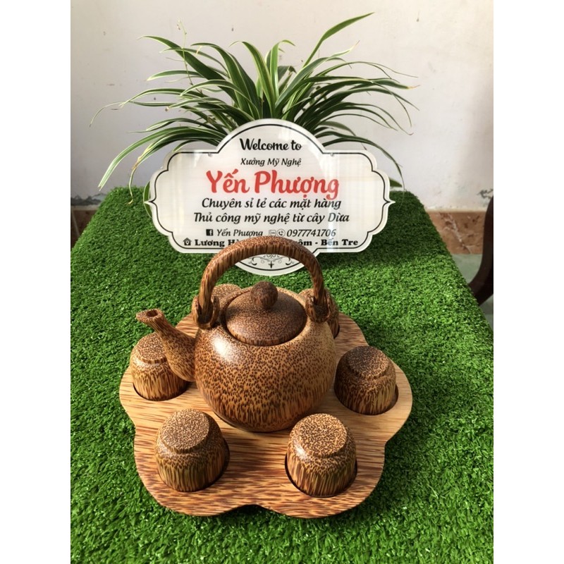 Bình trà quai xách dĩa mai có 6 ly.Bộ ấm trà mỹ nghệ dừa Bến Tre