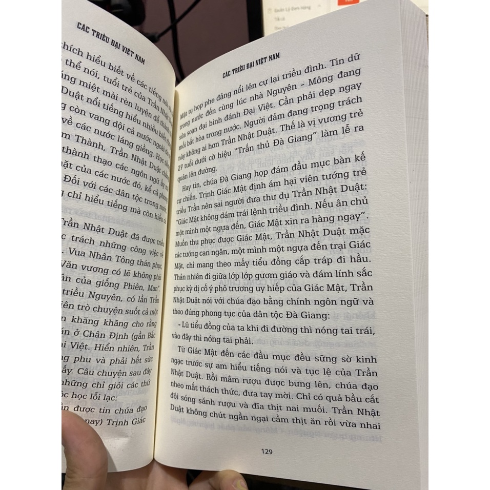 Sách - Các Triều Đại Việt Nam  - Tặng kèm 1 bookmark