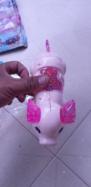 Chú Heo đi dạo bằng nhựa có nhạc và đèn Led rất đẹp tặng kèm PIN