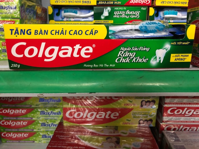 Kem đánh răng Colgate ngừa sâu răng 225g tặng kèm bàn chải