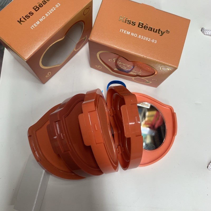 Má hồng 4 tầng Sweet blusher Kiss Beauty | BigBuy360 - bigbuy360.vn