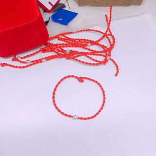 Vòng tay chỉ đỏ bi bạc may mắn