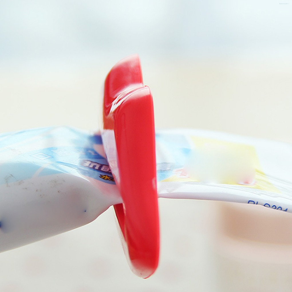 Dụng Cụ Kẹp Bóp Tuýp Kem Đánh Răng Hình Đôi Môi Tiện Lợi