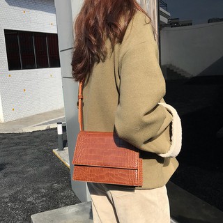 Túi da retro đeo chéo nắp gập