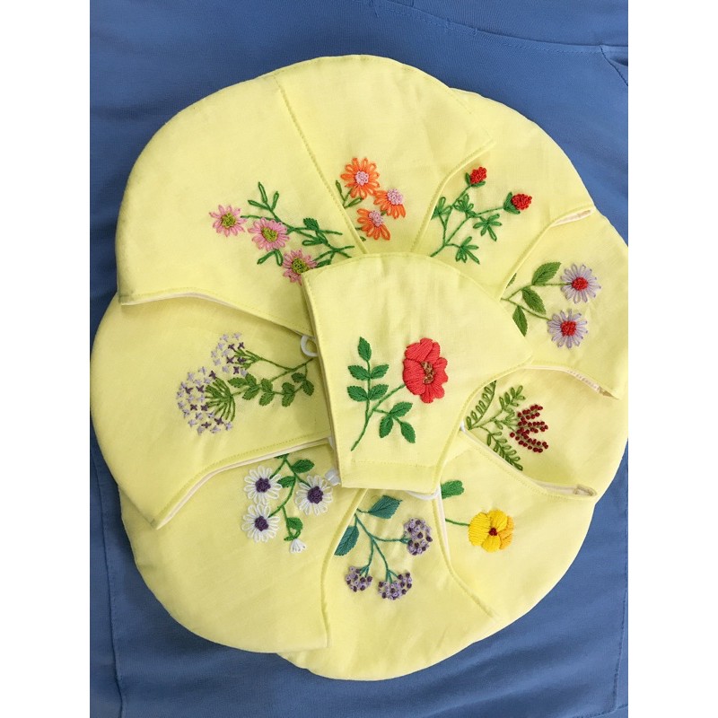 Khẩu trang thêu 4 lớp