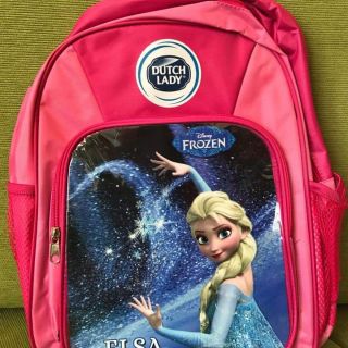 Cặp học sinh Elsa