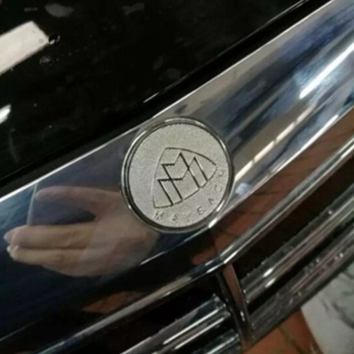 Sản Phẩm Logo nắp capo đầu xe ô tô Maybach, và dùng độ cho xe Mercedes: GZ88 .