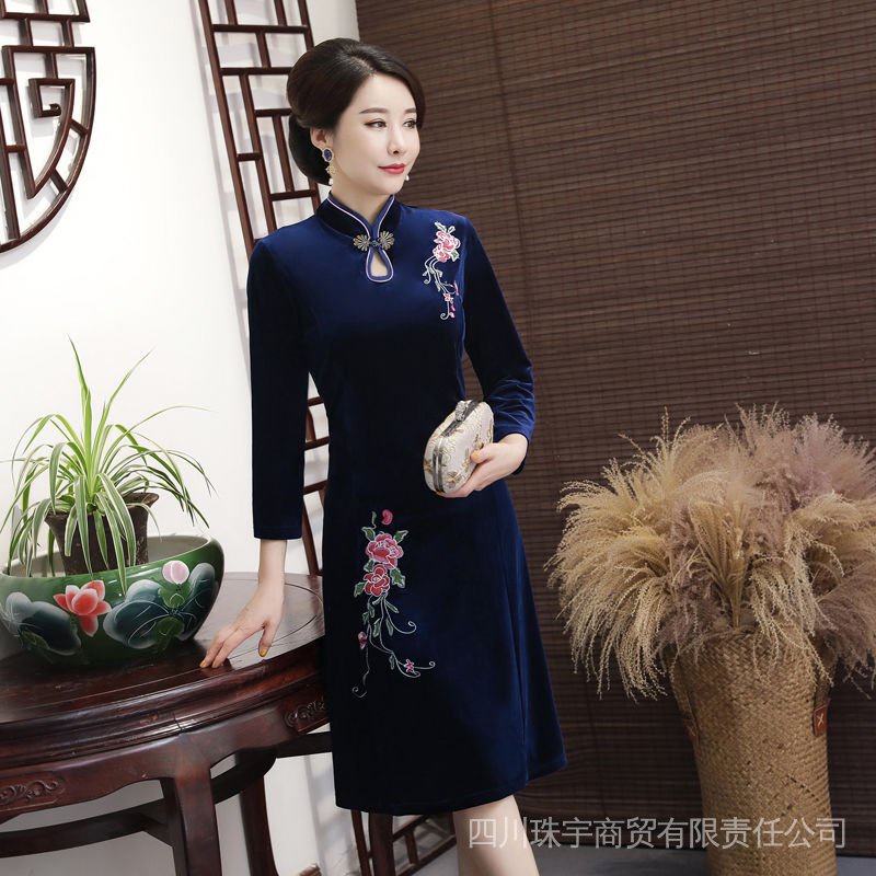 Sườn Xám Cách Tân Bằng Nhung Màu Trơn Thời Trang Mùa Thu Đông Dành Cho Phụ Nữ Trung Niên 40-50 Tuổi Plus