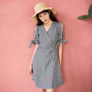 Đầm váy caro nút xéo