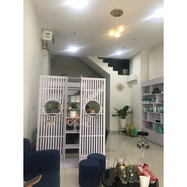 Vách ngăn chắn phòng khách sọc dọc liền kệ hiện đạichính hãng IGA- IG495