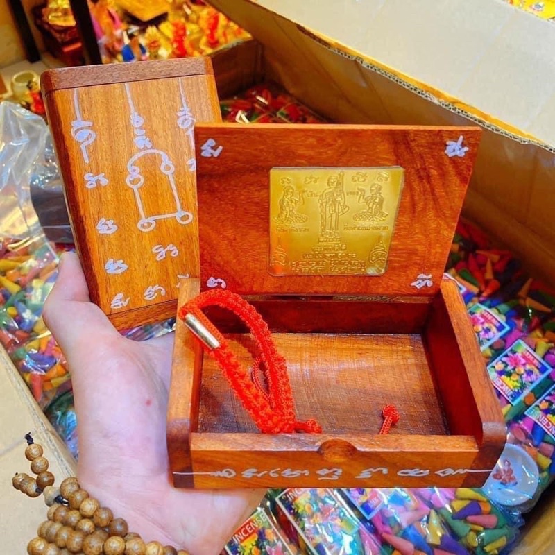 Hộp gỗ may mắn tặng vòng tay