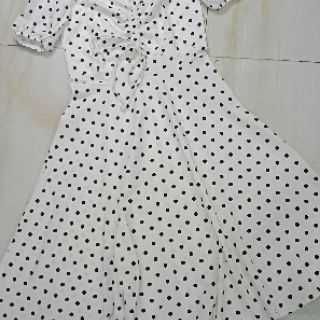 Đầm xoè chấm bi rút ngực