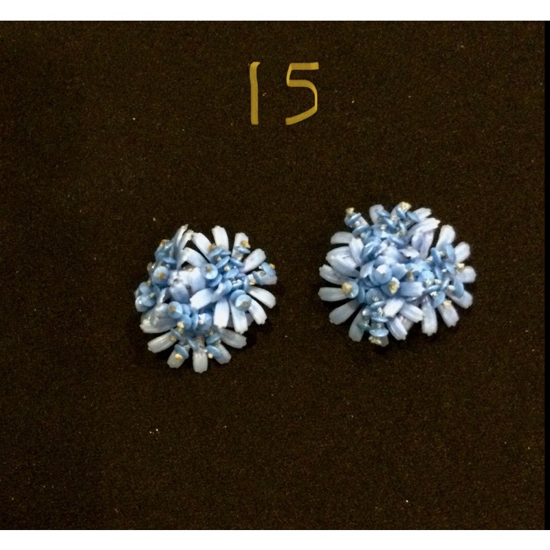 Khuyên tai hoa nhiều chất liệu