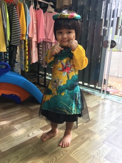 Áo dài gấm sen vàng ( ảnh thật )