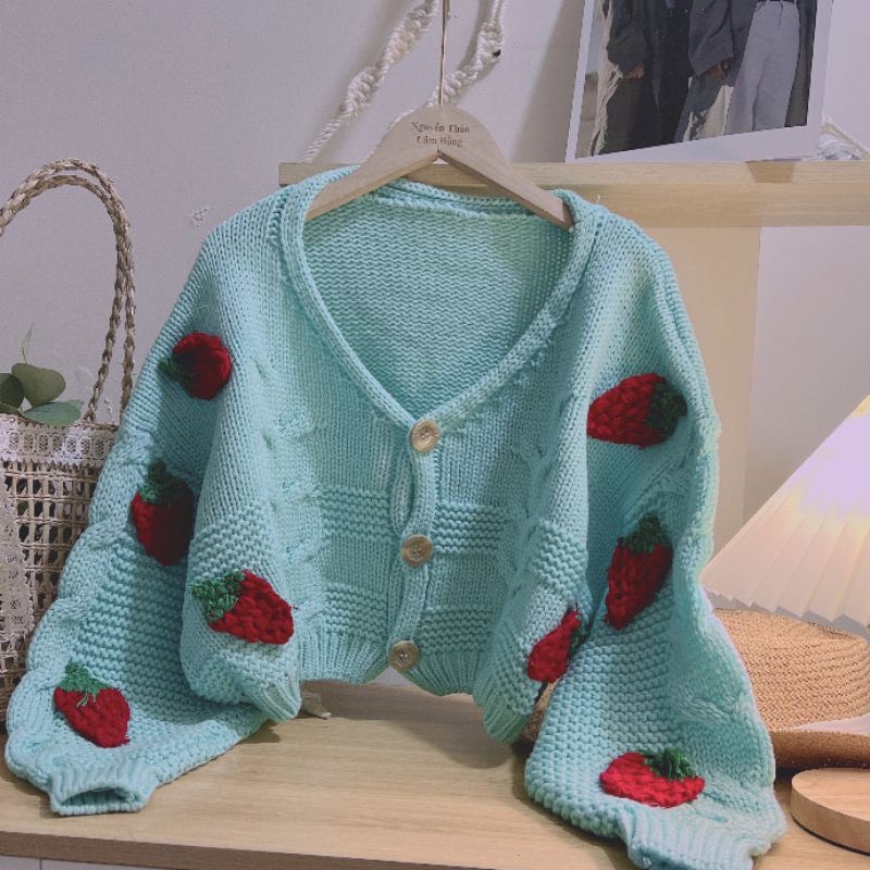 Áo len khoác crt, dâu tây