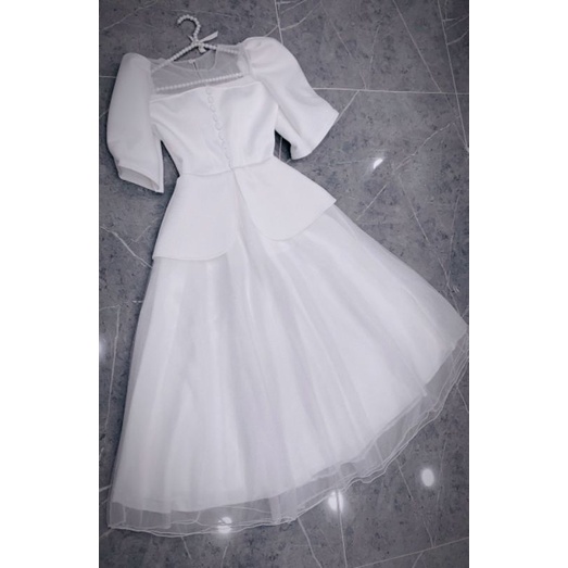 Đầm váy cô dâu đi bàn phối peplum, tay dài ngắn phồng vai nhẹ form xòe, chụp ảnh cưới sang trọng