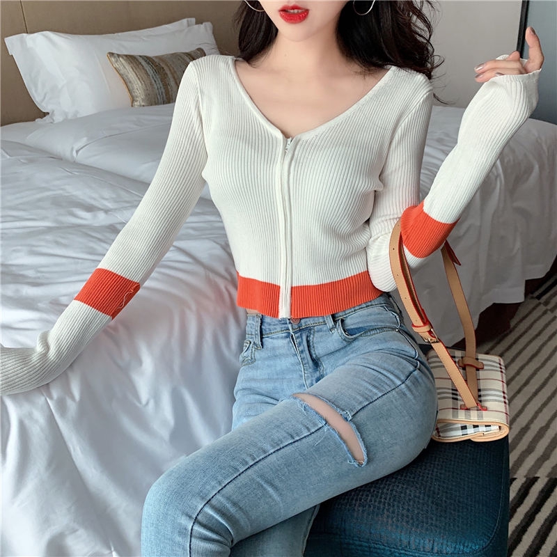 Áo thun lửng tay ngắn xẻ cổ chữ V phong cách thời trang cho nữ