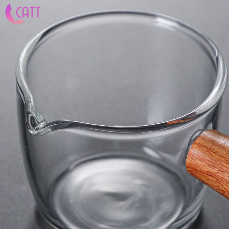 Cốc uống nước trong suốt để bàn tiện dụng