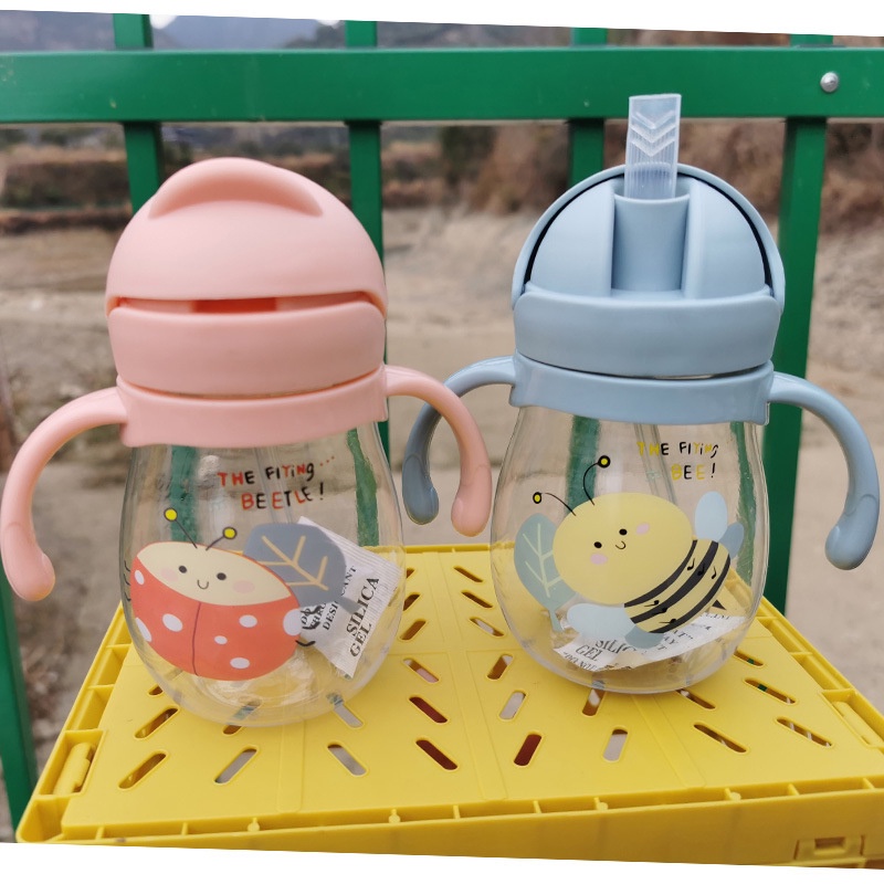 Bình nước 300ml có ống hút và tay cầm họa tiết hoạt hình cho trẻ em