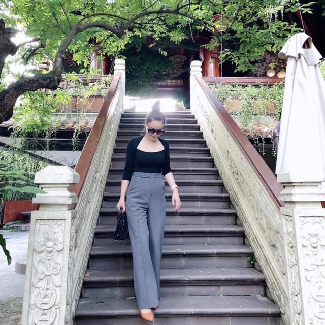 A1029 Áo len tăm cổ vuông Ume