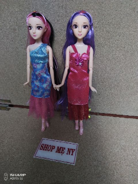 Búp bê khớp mắt ngọc dạ hội.