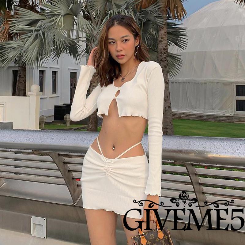 Bộ 2 món gồm áo dài tay hở lưng và chân váy ngắn lưng cao quyến rũ cho nữ