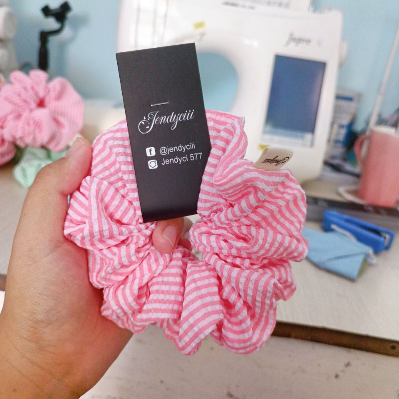 Cột tóc, scrunchies thô xốp kẻ nhà Jendyciii
