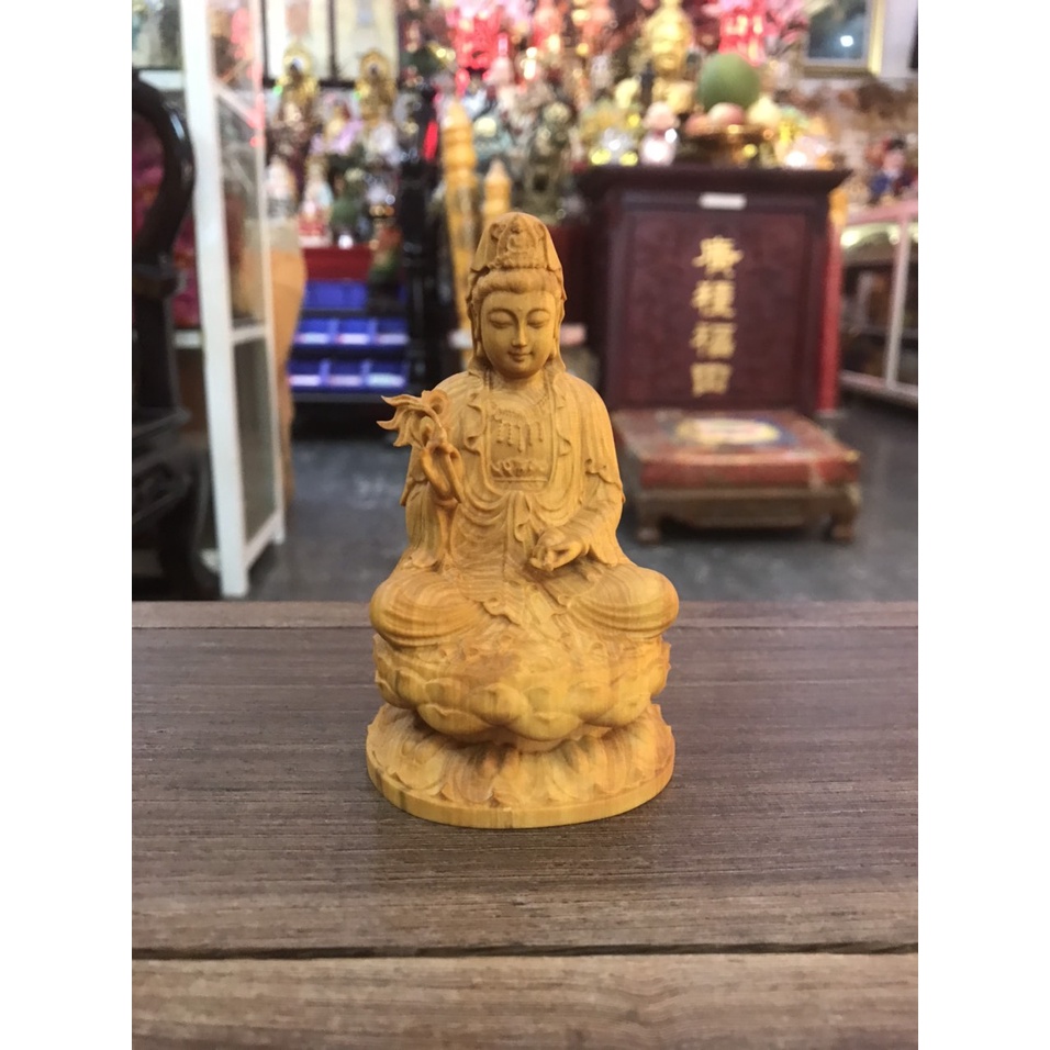 Tượng Quan Âm cầm nhánh liễu, chất liệu gỗ hoàng dương- văn phòng phẩm Nhơn Phát