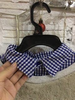 Cổ áo sơ mi giả.