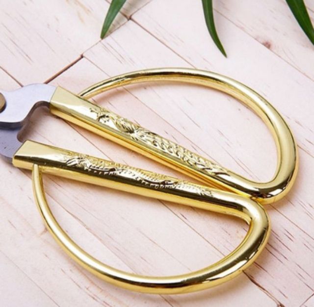 Kéo cắt vải rồng phụng màu vàng